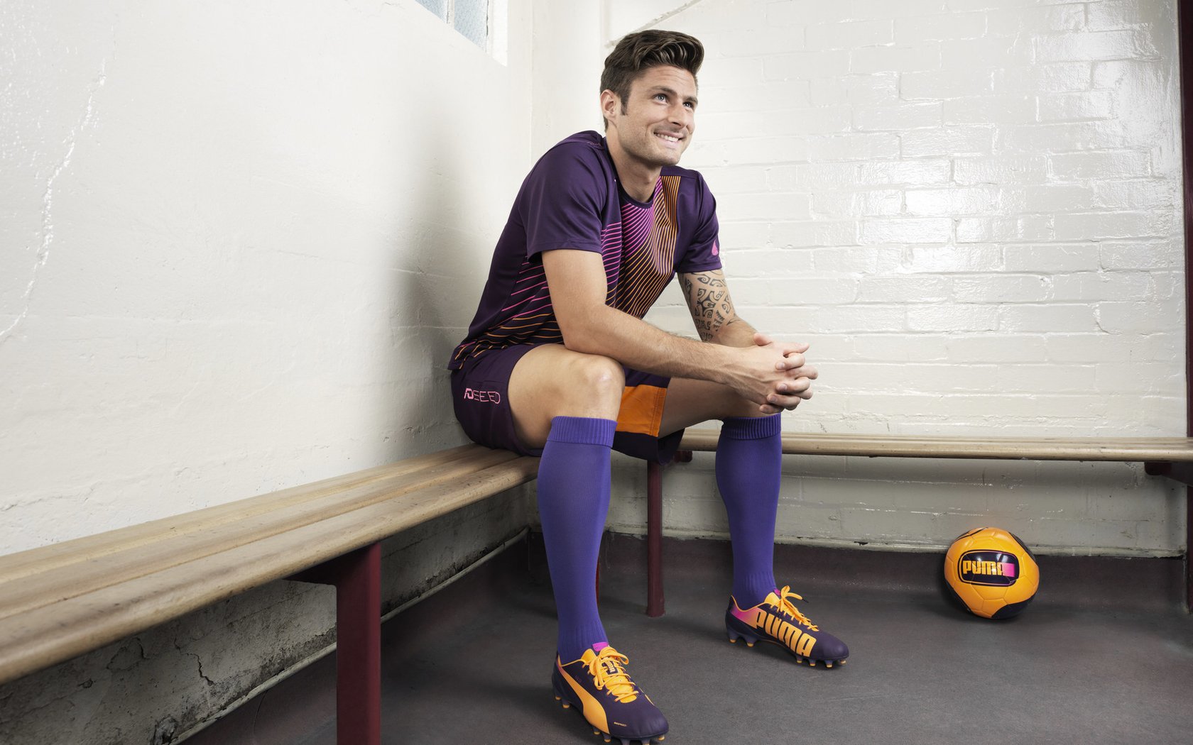 未来足球场馆全面采用太阳能+风能等可再生能源，实现绿色运营，2021足球场地建设规划